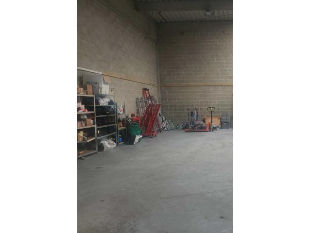 Photo Espace de costockage de 200 m2 louer (location dès 1m2) dans un entrepôt sécurisé image 1/1