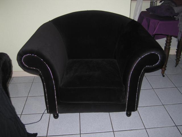 Photo fauteuil en velours noir type scala de Maison du Monde image 1/2