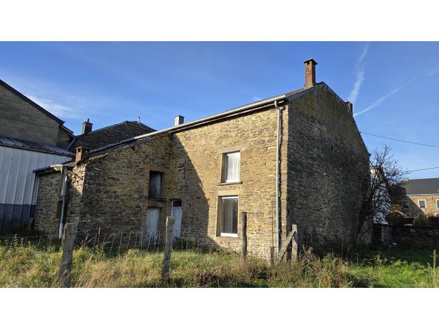 FAYS-LES-VENEURS : Maison en pierre à rénover avec grange et jardin, 3a 40ca, …