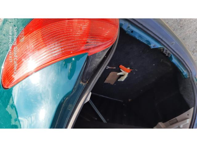 Photo feux arrière    Peugeot  206 2 porte ou 5 porte   prix  30€  vente au tel . 06.27.57.73.96. .répond  image 1/6