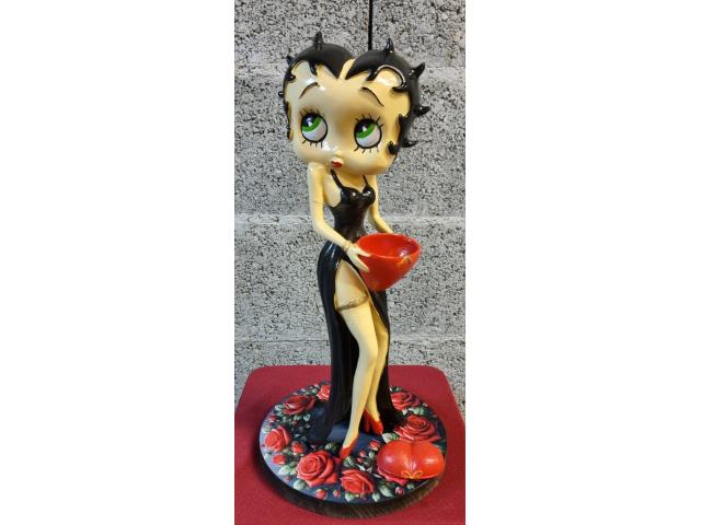 Figurine Betty Boop avec son coeur pour mettre un bijou