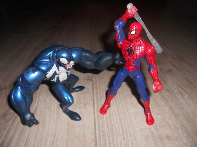 FIGURINES MARVEL : Spiderman contre Venom