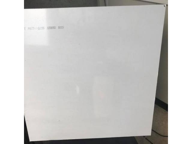 Photo Fond de hotte de cuisine blanc brillant ou mat 60x60 neuf  avec de protection image 1/1