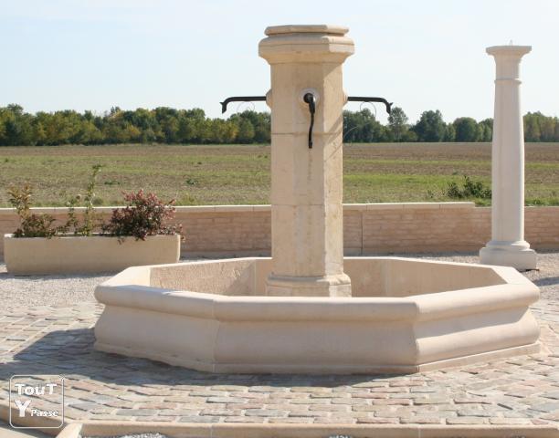 Fontaine de village en pierre reconstituée de bourgogne