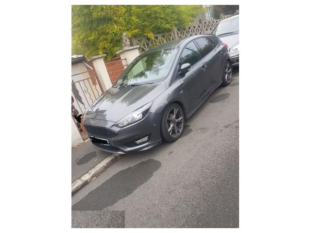 Photo Ford Focus III (2) 1.0 ECOBOOST 125 S&S ST LINE 5P image 1/2