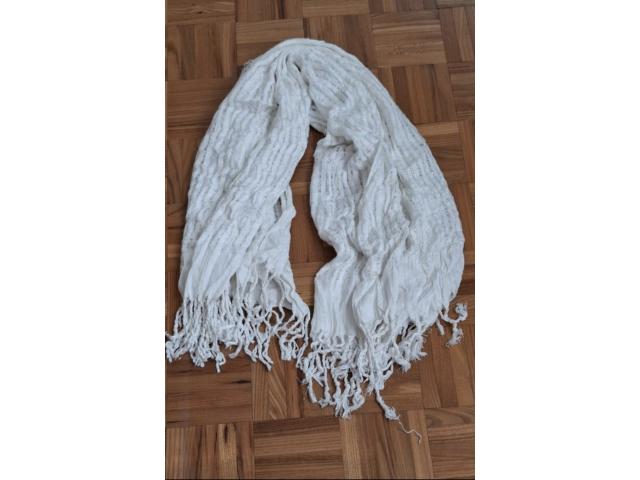 Foulard blanc à franges comme neuf