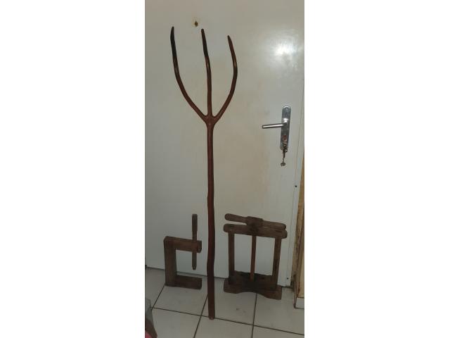 Photo Fourche de ferme en bois décorative image 1/1