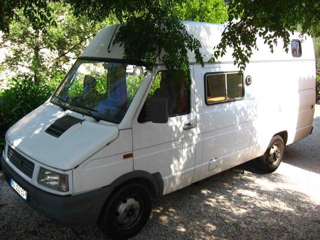 Fourgon IVECO DAILY 35.8 aménagé camping-car