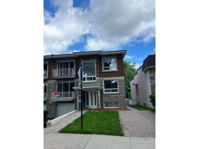 Grand 8 1/2 de 2200 pc Garage et cour privée Ahuntsic Montréal