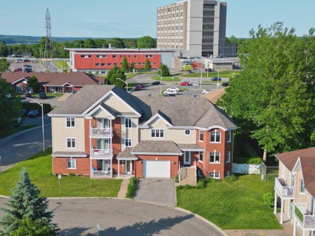 Grand appartement 3 1/2 rénové - tout inclus à Shawinigan (Quebec)