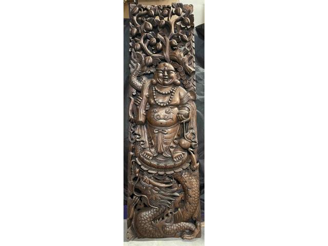 Grand cadre en bois sculpté Bouddha rieur- H: 118 cm