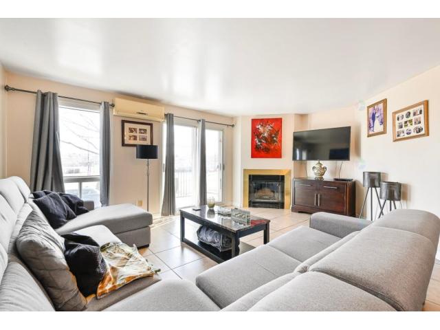 Grand condo 4 1/2, foyer, 2 balcons, Rivière-des-Prairies (Montreal, Quebec)
