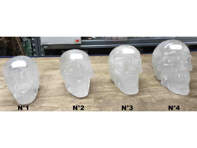 Grand crâne en cristal de roche naturelle - H : 8 à 10 cm