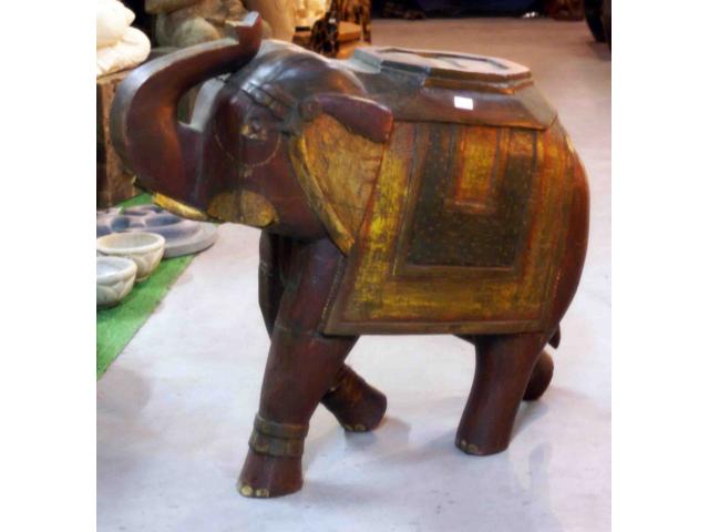 grand éléphant en bois peint - H: 61 cm