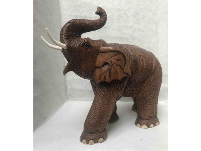 Photo Grand éléphant sculpté en bois de suar - H : 40 cm image 1/4