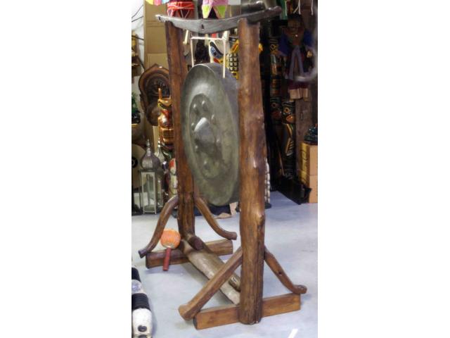 Photo grand gong ancien en fer avec support - H: 160 cm image 1/1