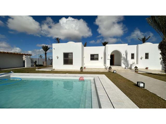 GRANDE MAISON À VENDRE SUR MEZRAYA DJERBA ZA - RÉF V693