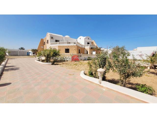 GRANDE VILLA MEUBLÉE À DJERBA MIDOUN ZA - RÉF V700