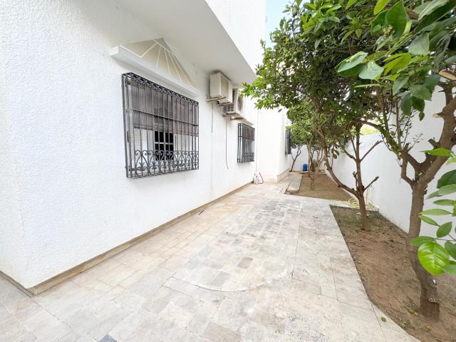 Grande Villa Près De Fatouma Bourguiba Au Bardo