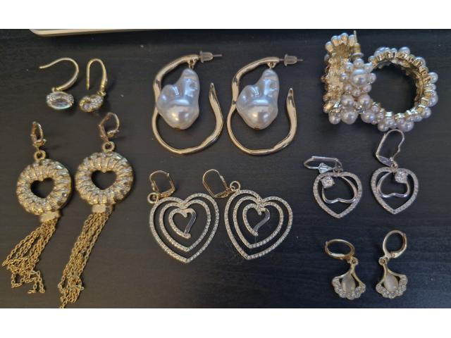 Photo GRATUIT - Diverses boucles d'oreilles image 1/3