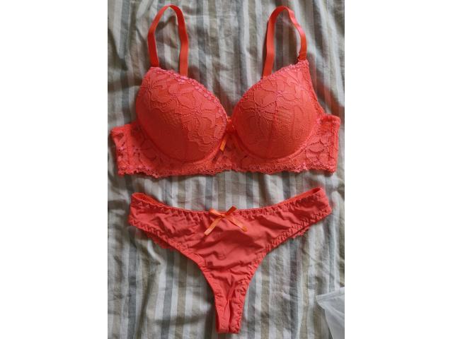 GRATUIT - Sous-vêtements orange neon
