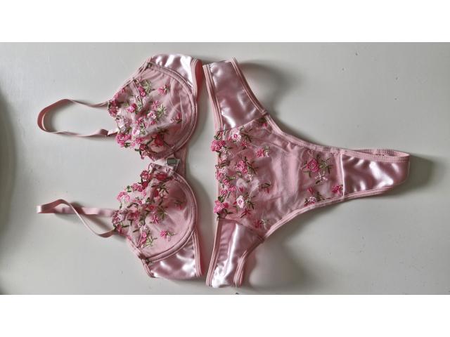 Photo GRATUIT - Sous-vêtements rose pâle image 1/5