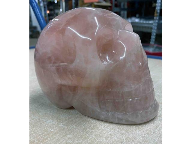 Photo Gros crâne en quartz rose - H: 12 cm image 1/4