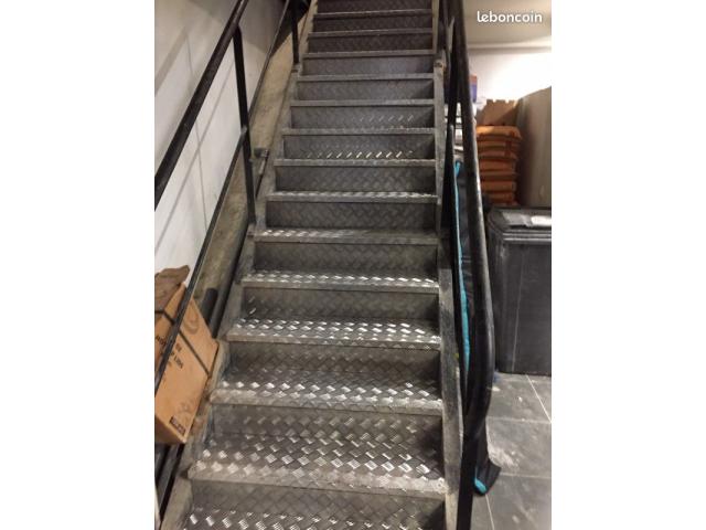 Habillage pose tôle plaque Panneaux antidérapant escalier chambre froide inox aluminium décoration