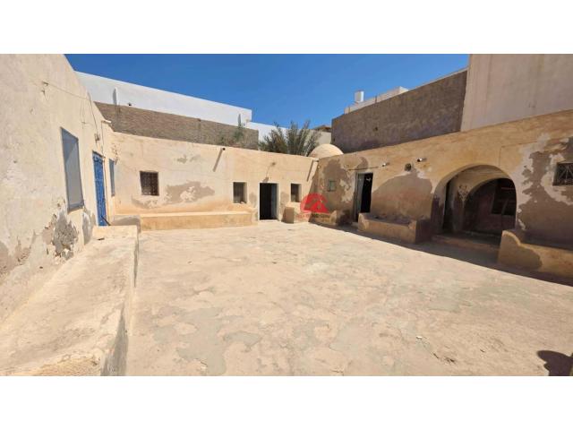 HOUCH DJERBIEN À VENDRE À HOUMT SOUK DJERBA ZU - RÉF H721