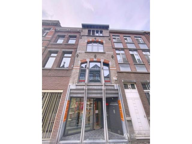 Immeuble de rapport avec surface commerciale à usage de salon de coiffure, 4 kots, studio à vendre c