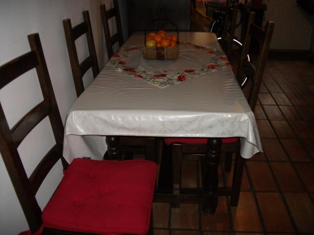 Photo Je vends Buffet, table + chaises de salle à manger image 1/4