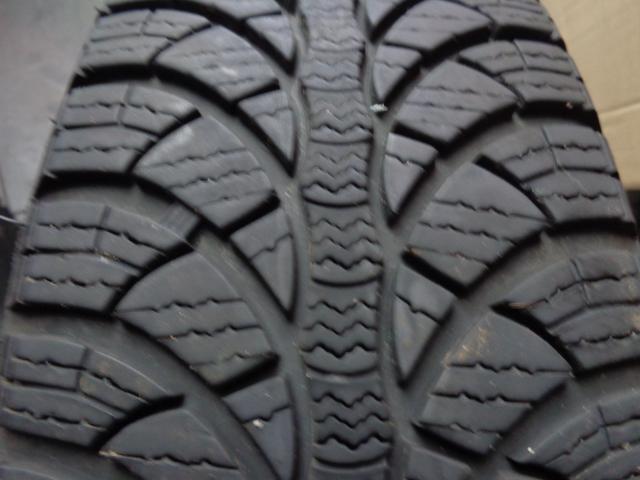 Photo Jeu de 4 pneus hiver montés sur jantes image 1/2