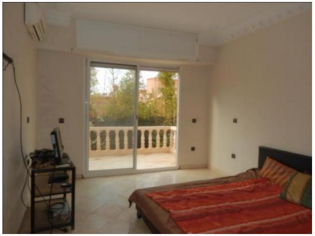 Photo Joli étage de villa spacieux et lumineux image 1/1