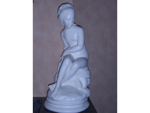 Jolie statue de femme, en plâtre