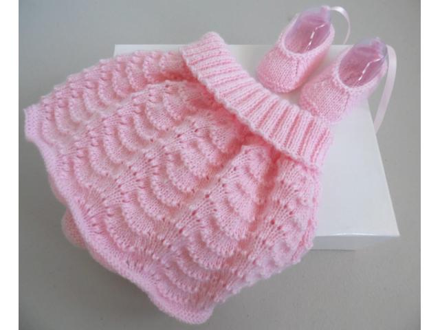 Jupe et chaussons roses layette bébé tricot laine :