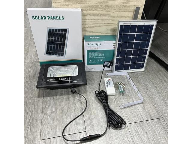 LAMPADAIRE ET PROJECTEUR SOLAIRE A VENDRE AU SENEGAL