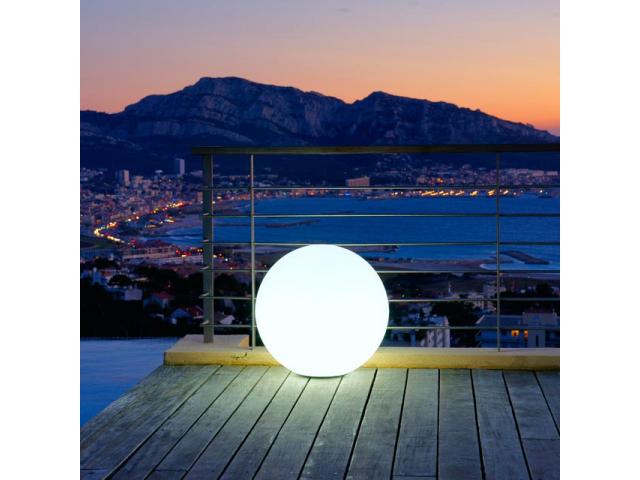 Lampe ronde en matériaux synthétiques (acrylique) 3 disponibles