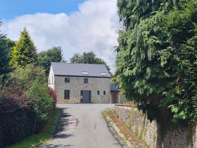 Les Hayons - Bouillon : maison neuve, 4 faç, jardin, car-port.