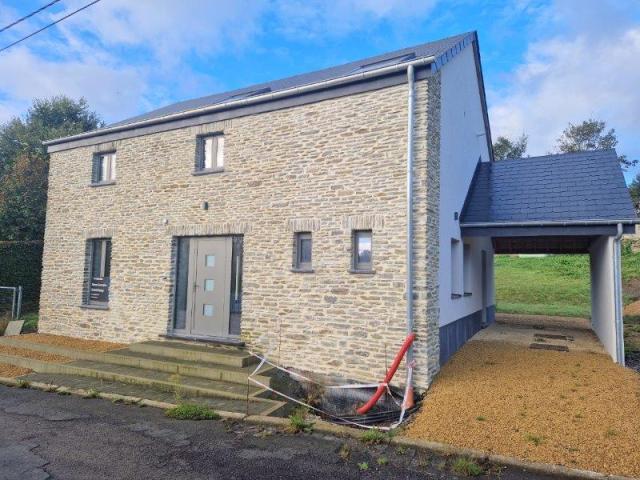 LES HAYONS (BOUILLON) : Maison neuve, 4 façades, avec jardin et carport.