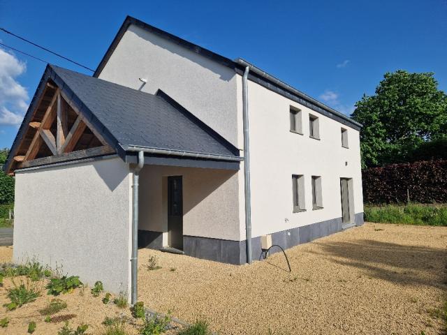 LES HAYONS (BOUILLON) : Maison neuve, 4 façades, avec jardin et carport.