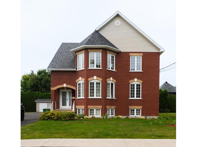 Libre ! Haut de triplex 5 1/2 entièrement rénové (Drummondville, Quebec)