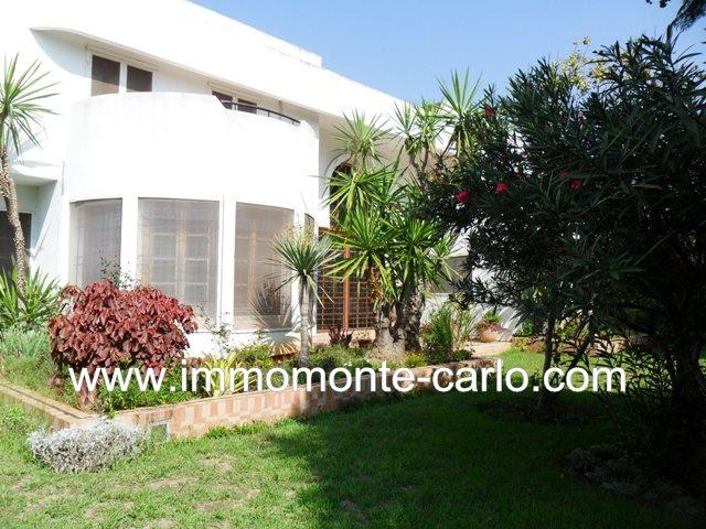 Location villa avec jardin paysagé à Souissi