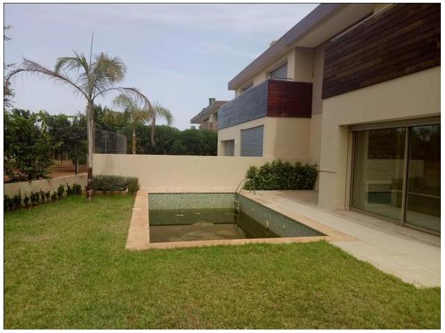 LOCATION VILLA LONGUE DUREE A PRESTIGIA