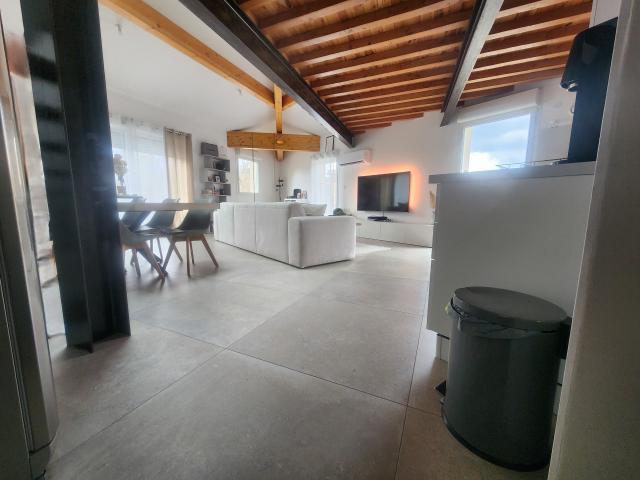 Loft haut de gamme état neuf de 77 m² avec garage double