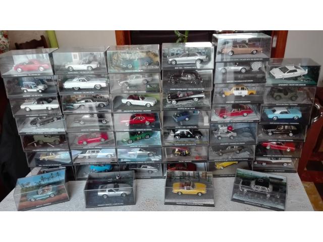 Lot de 45 voitures miniatures 1/43 James Bond 007