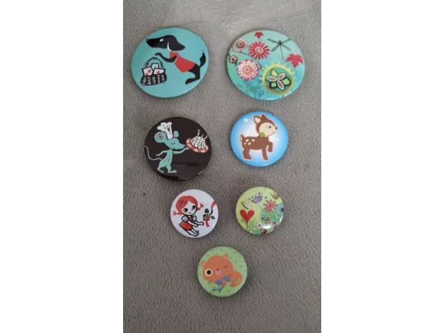 Lot de 7 badges Comme neufs