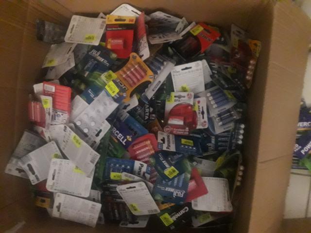 Lot de piles AAA, AA... environs 400 paquets