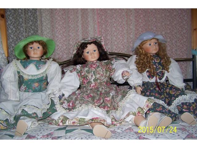 Photo lot de poupées en porcelaine de collection image 1/6