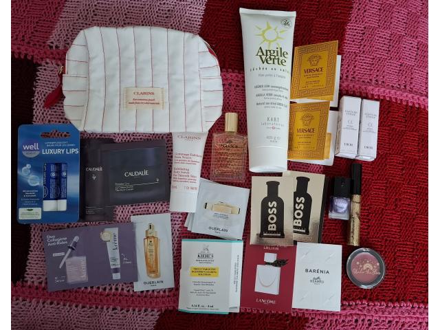 Lot de produits de beauté/échantillons neufs+1trousse beauté neuve 1x trousse Clarins neuve