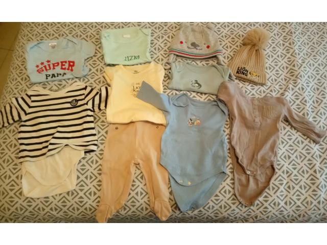 Lot de vêtements bébé